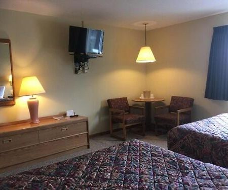 Value Host Marquette Hotel ภายนอก รูปภาพ