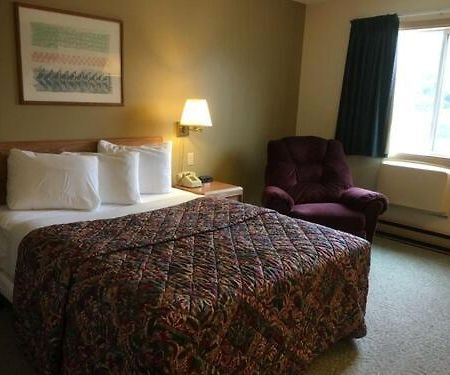 Value Host Marquette Hotel ภายนอก รูปภาพ