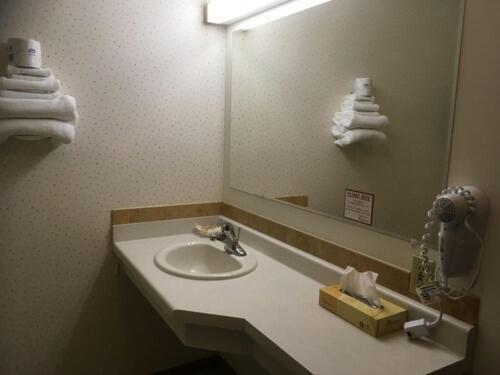 Value Host Marquette Hotel ภายนอก รูปภาพ